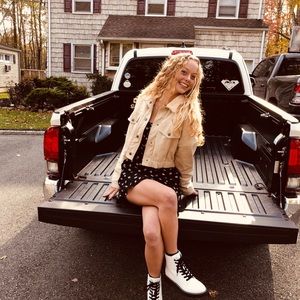 Meet your Posher, Skylar